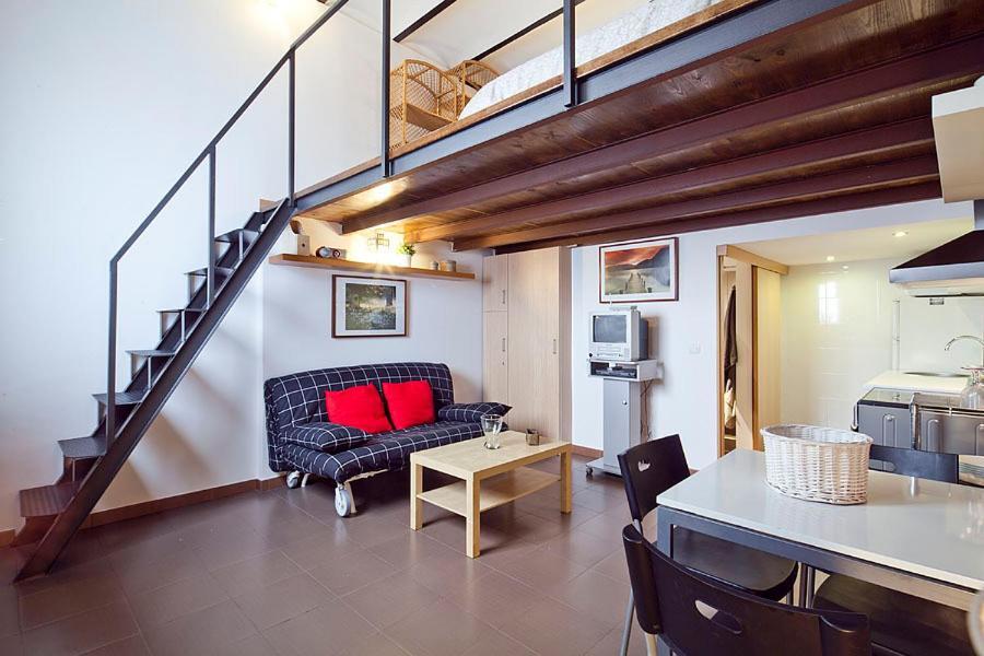 برشلونة Loft Chic Apartments الغرفة الصورة